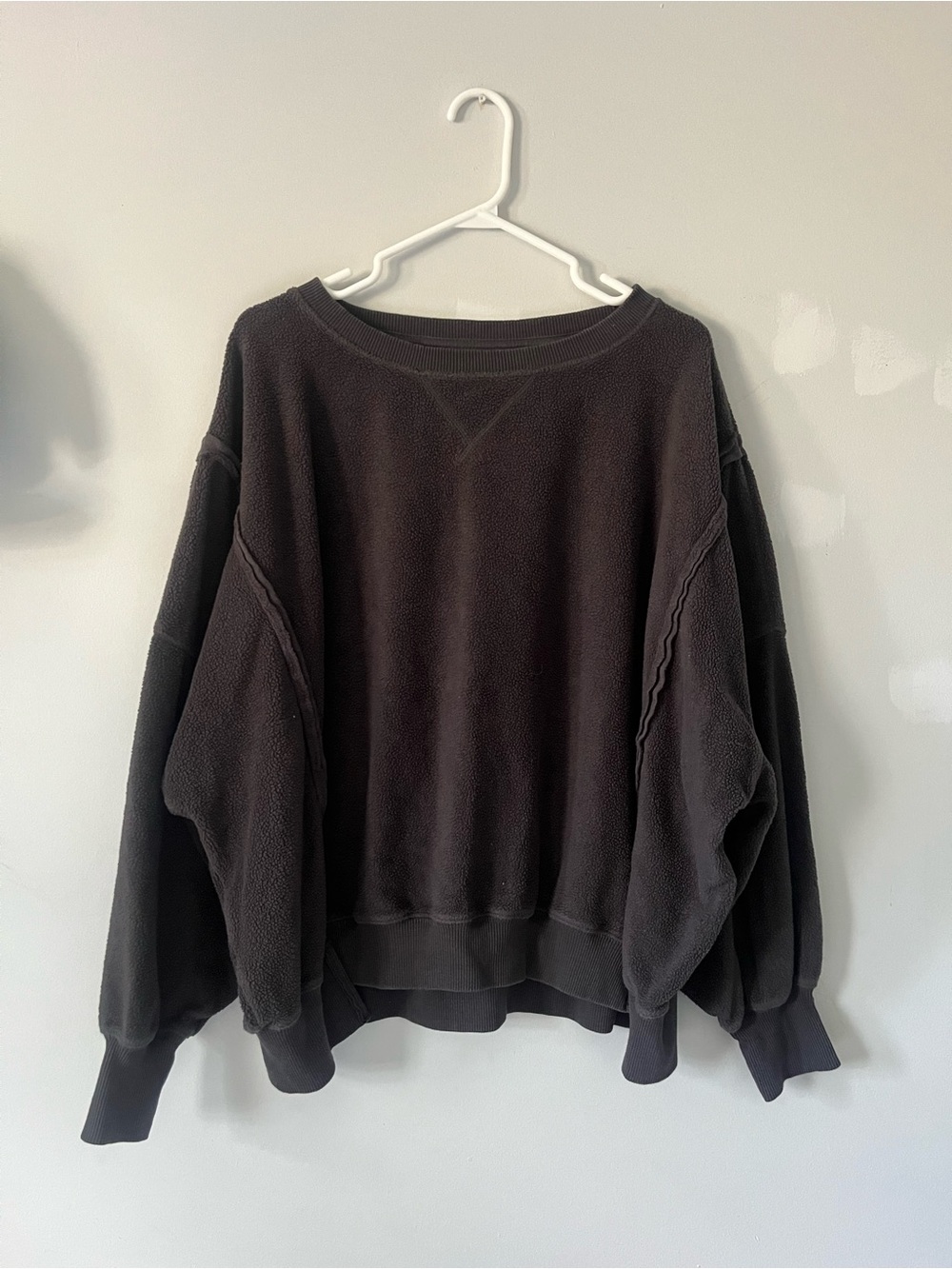 American Eagle Outfitters womens cropped sherpa Black Crewneck Sweatshirt